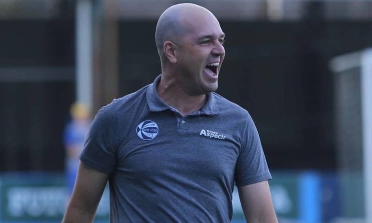 Vitória anuncia novo treinador para a sequência do Capixabão 2024