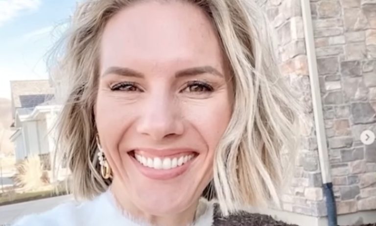 Youtuber que dava conselhos de maternidade é condenada por torturar filhos