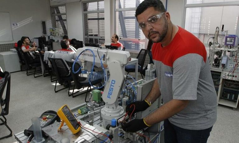 3 mil vagas em 56 cursos de graça para aprender profissão