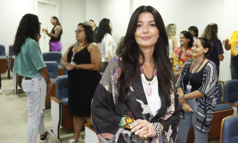 “A chave para nosso amor próprio é a comunicação”, afirma Suellen Barone