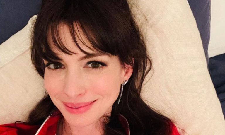 Anne Hathaway revela que perdeu bebê e fala sobre dificuldade para engravidar