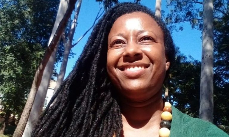 Após sofrer injúria, professora cria coletivo para enfrentar racismo em escolas