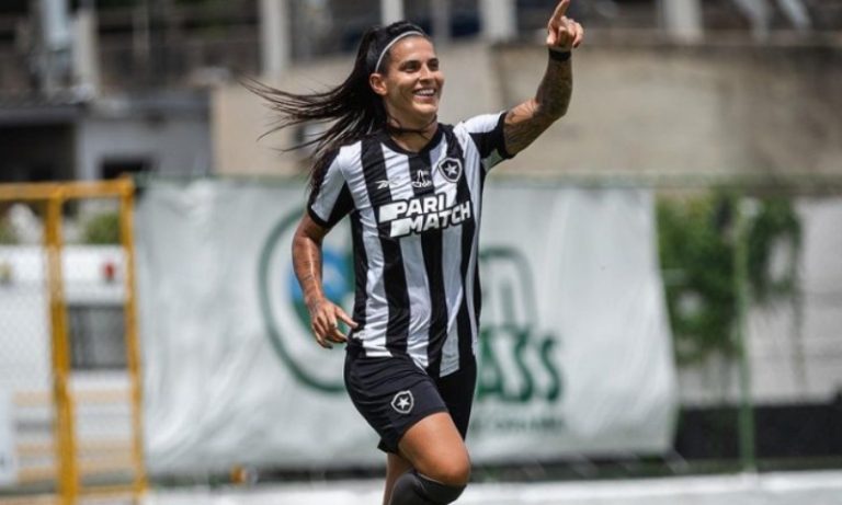 Atacante capixaba estreia com gol no Brasileirão Feminino