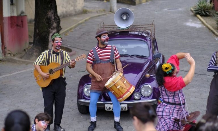 Aulas de teatro e circo gratuitas para crianças em Vitória