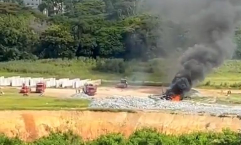 Avião de pequeno porte cai e deixa 2 mortos no aeroporto da Pampulha, em BH