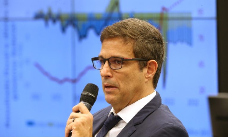 BC está disposto a sentar com governo para debater autonomia ampla, diz Campos Neto