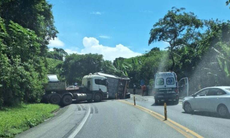 BR-101 no ES é interditada por conta de acidente