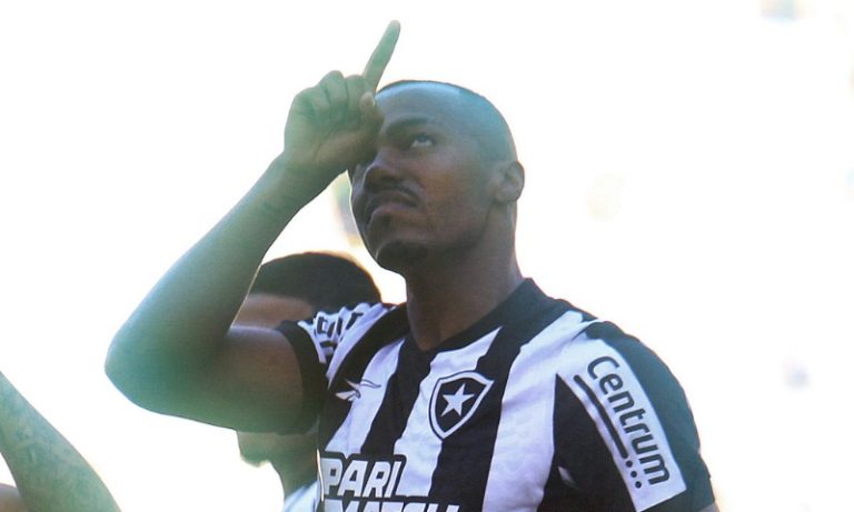 Botafogo vence Fluminense por 4 a 2 em jogo ‘eletrizante’ no Maracanã pelo Carioca