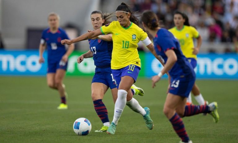 Brasil faz jogo equilibrado com os Estados Unidos, mas perde a decisão da Copa Ouro