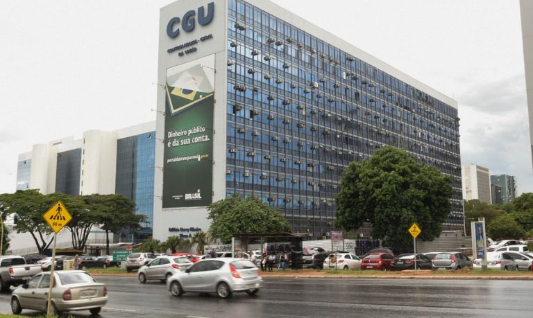 CGU anula demissão de professora trans do Instituto Federal do Ceará