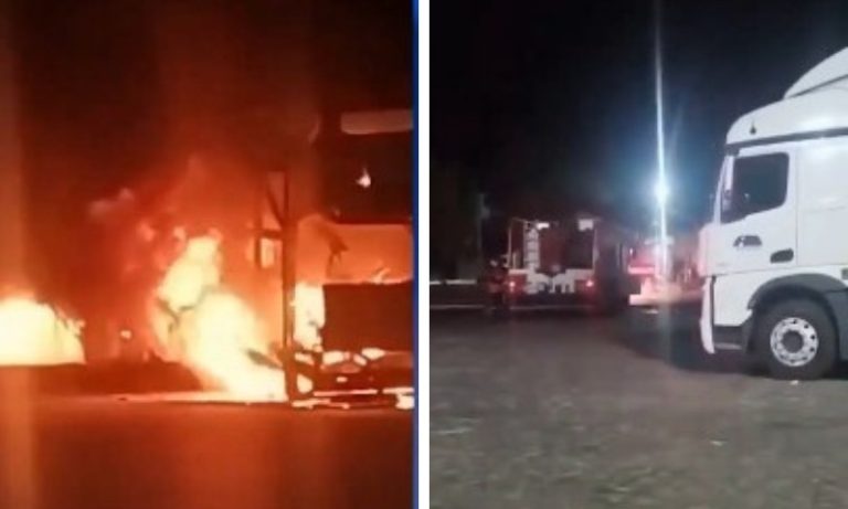 Caminhão-cegonha pega fogo e veículos ficam destruídos no ES