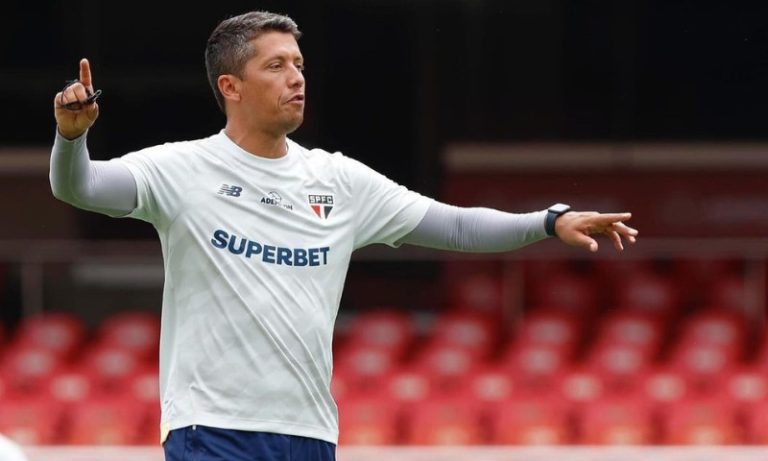 Carpini vê São Paulo superior ao Palmeiras e exalta grupo: ‘Comprometido’