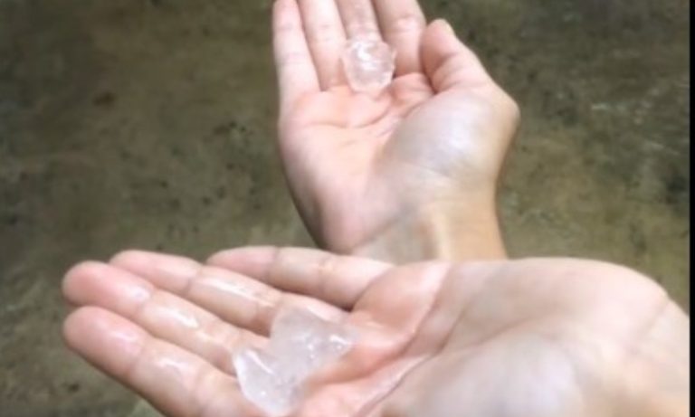 Chuva de granizo surpreende moradores de Cariacica