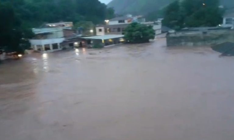 Chuva deixa mais de 1.200 pessoas desalojadas no Sul do ES