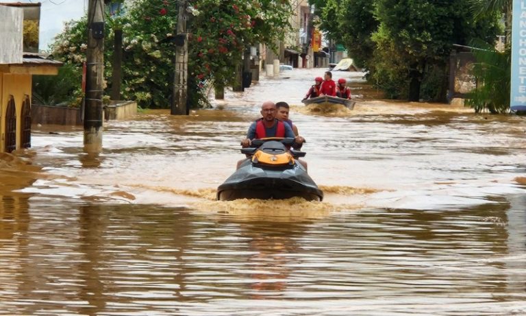 Chuva no Sul do ES: 3 pessoas seguem desaparecidas e 6 são encontradas com vida