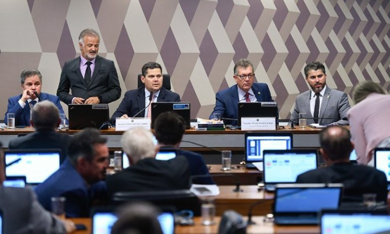 Comissão do Senado aprova PEC que criminaliza posse de qualquer quantidade de droga