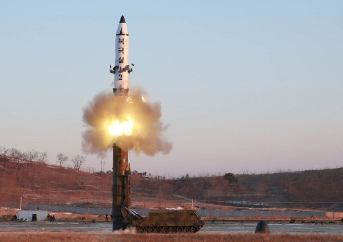 Coreia do Sul diz que Coreia do Norte disparou míssil em direção à costa leste