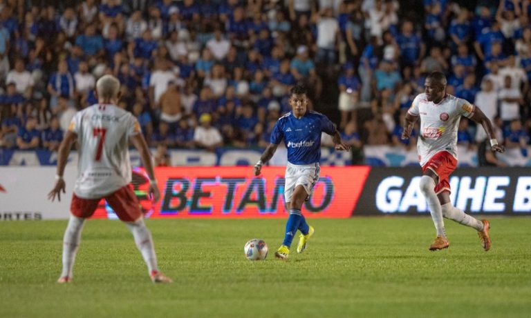 Cruzeiro empata com o Tombense pela semifinal do Mineiro