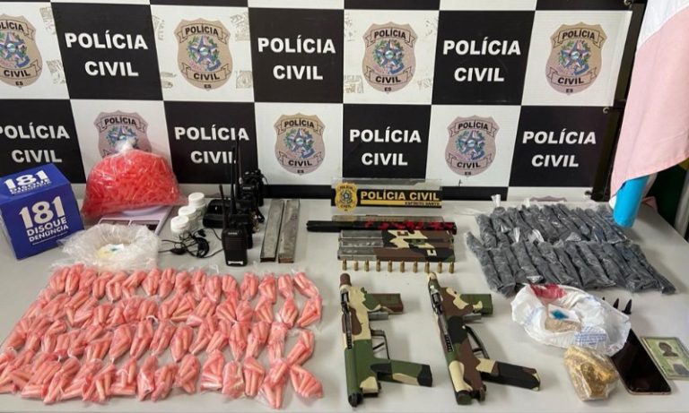 Duas submetralhadoras artesanais e drogas são apreendidas na Serra