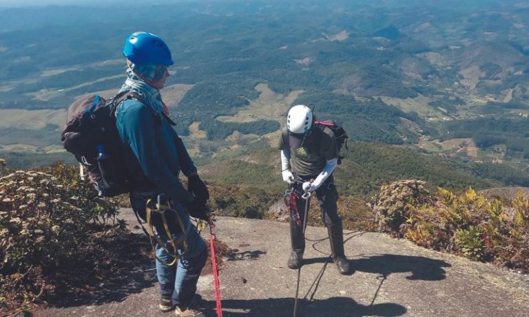 Escaladas, trilhas e piscinas naturais no ES