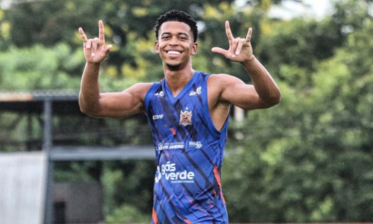 Flamengo acerta a contratação de Carlinhos, destaque do Nova Iguaçu