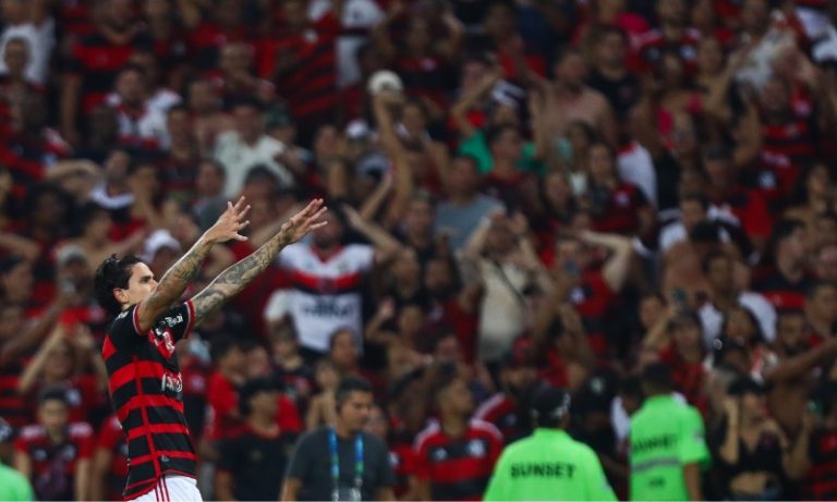 Flamengo segura empate com o Fluminense e vai à decisão do Carioca