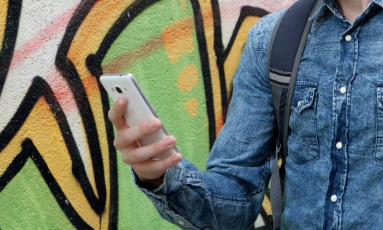 Flórida aprova lei que proíbe mídias sociais para menores de 14 anos