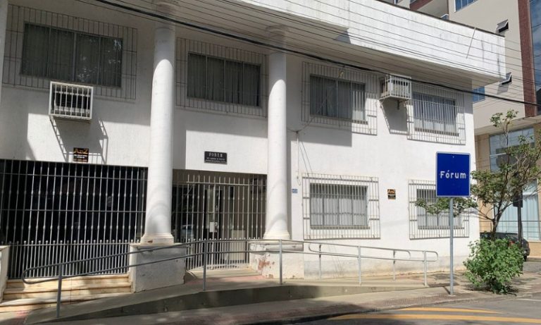 Homem é condenado a 20 anos de prisão por matar ex-mulher a facadas no ES