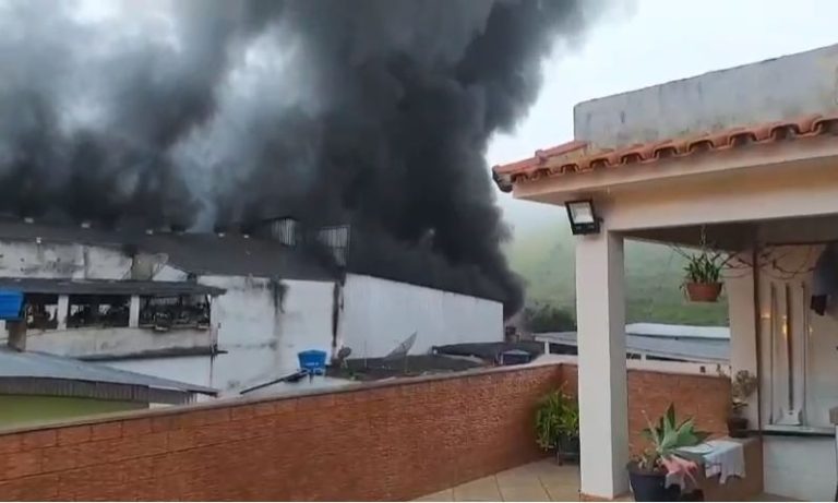 Incêndio atinge depósito de café no Sul do ES
