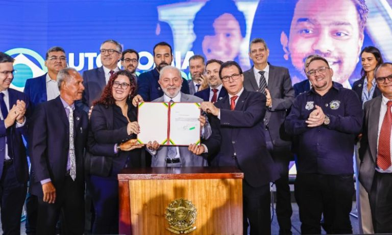 Lula envia projeto para regulamentar trabalho de motorista de apps ao Congresso