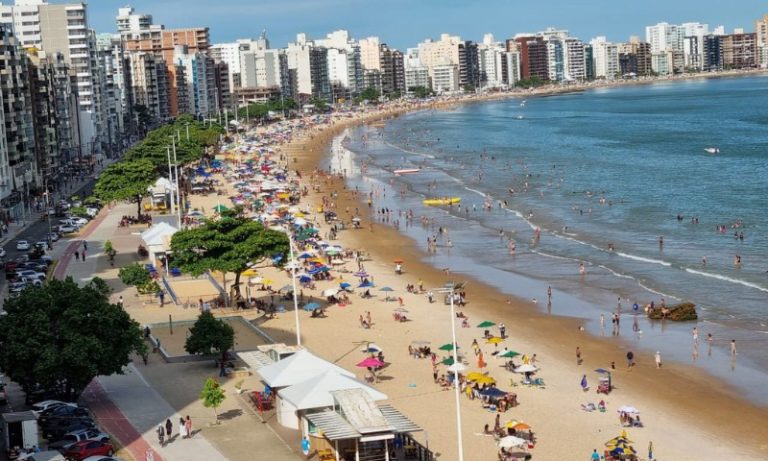 Mais da metade da população brasileira mora próximo ao litoral