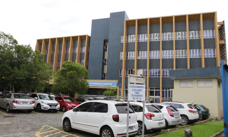 Mais de 64 mil vão aos tribunais para conseguir benefícios do INSS