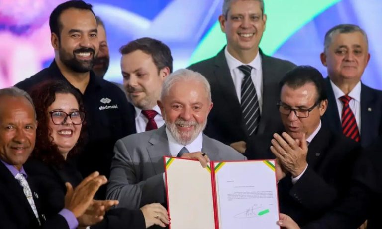 Motorista de aplicativo vai ter remuneração mínima e INSS