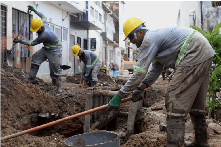 Obra de esgoto interdita via na área central do Recife por dois meses