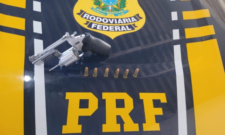 PRF faz duas prisões por porte ilegal de arma de fogo no ES