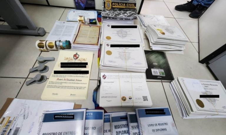 Polícia faz operação contra grupo que falsificava diplomas em Vila Velha