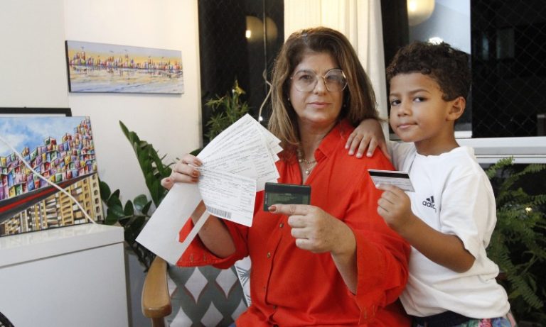 Reajuste em plano de saúde e remédios preocupa famílias