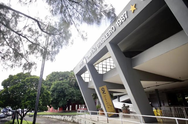 Sport consegue suspender pena de oito jogos sem público até julgamento do recurso