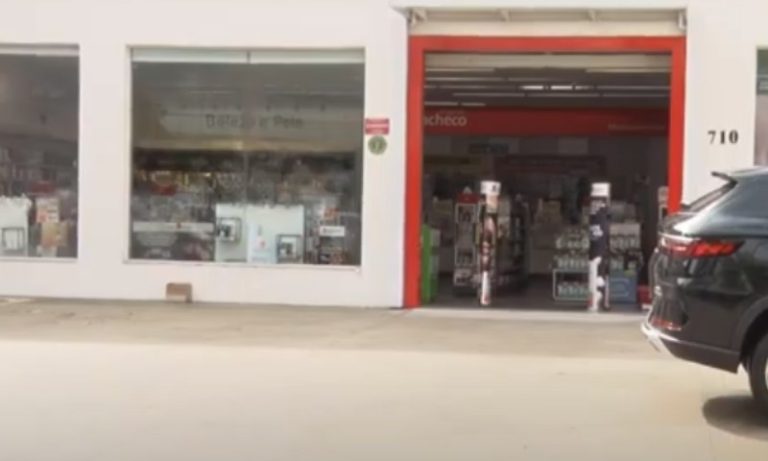 Suspeito assalta farmácia e se veste de funcionário para enganar polícia em Vitória