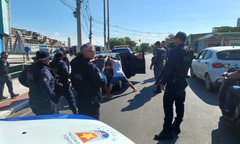 Suspeitos são detidos com drogas e munição de fuzil em Vitória