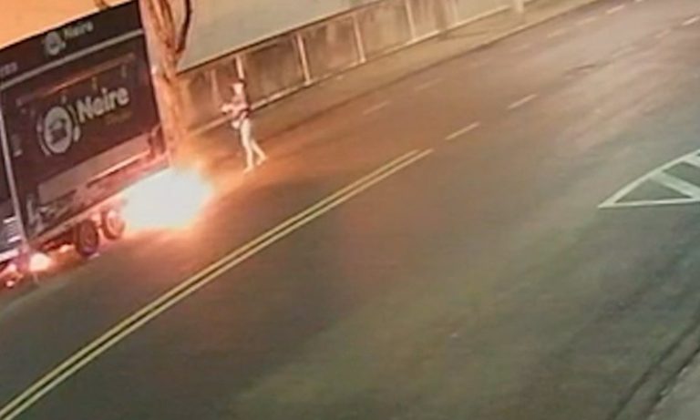 Trailer é incendiado em Jardim da Penha