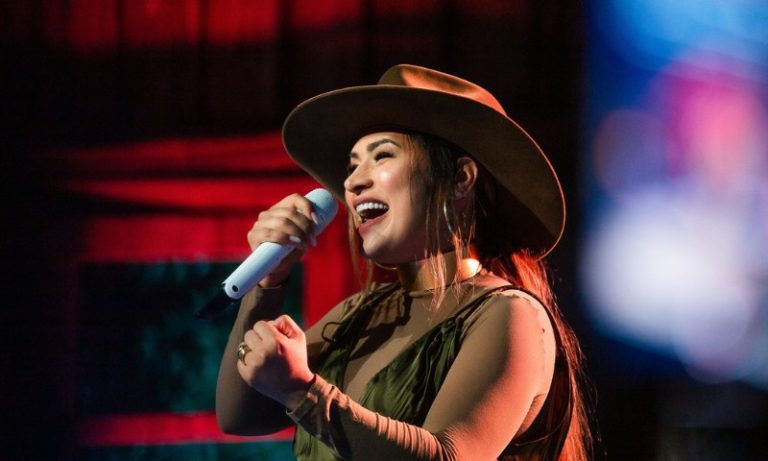 Treta de casal com Simone Mendes