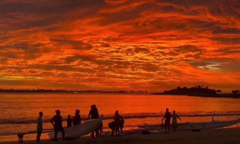 VÍDEOS | Capixabas são surpreendidos com céu alaranjado no amanhecer