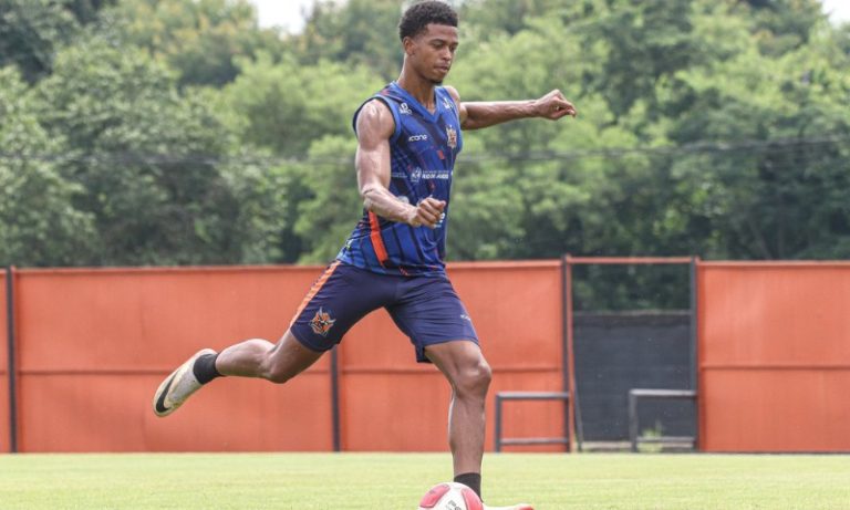 Vice do Flamengo anuncia contratação de jogador do Nova Iguaçu antes da final