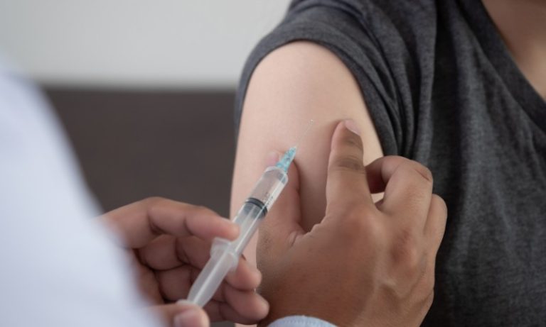 800 vagas para vacinação contra gripe e dengue em Vitória