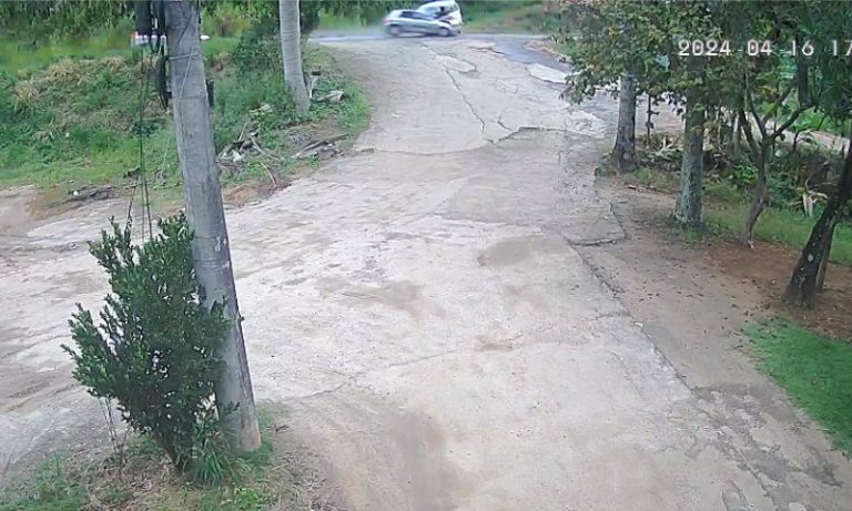 Acidente com três carros deixa idosa morta em Marechal Floriano