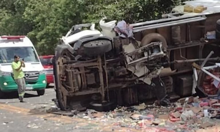 Acidente na BR-101 envolvendo dois caminhões deixa feridos