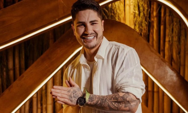 Lucas Souza fala sobre pressão para assumir sexualidade