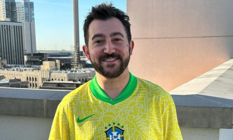 Ator de Todo Mundo Odeia o Chris chega ao Brasil para participar de programa no SBT
