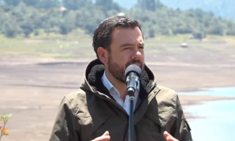 Bogotá propõe banho a dois e ‘pular’ domingo para economizar água